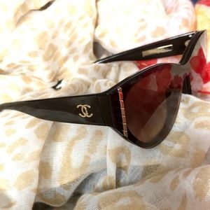 Chanel Cat-eye sunglasses